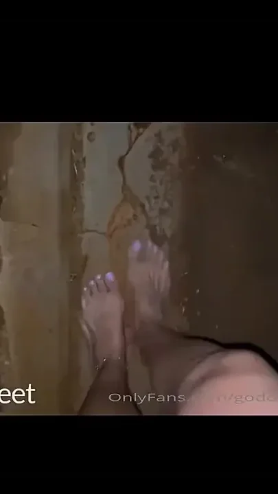 Godess Kiffa - Dirty Feet 4 - Kiffa Makes the Slave Worship Cum and Lick It