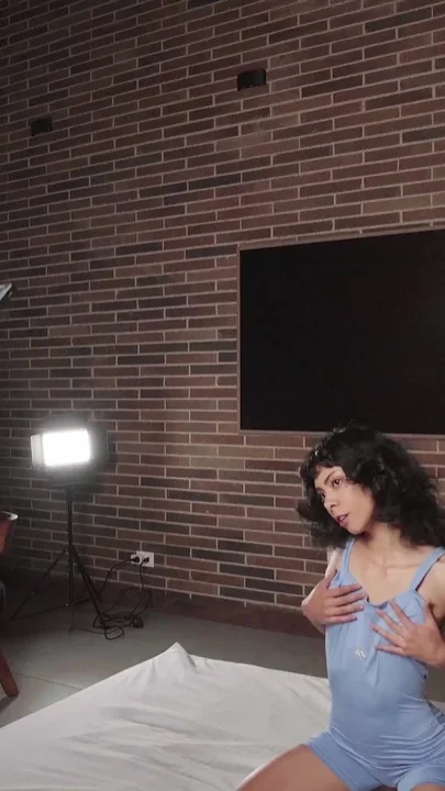4 on 1 Petite Girl to Fulfill Her Fantasy Gangbang