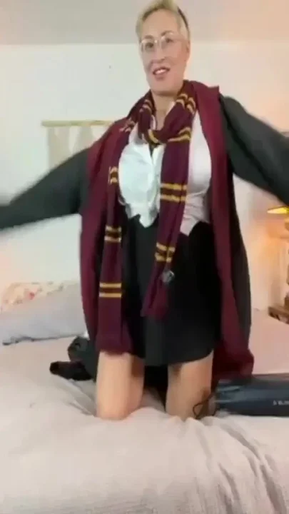 Wizarding College Girl Wants Your Wand - Cosplay - Ryan Keely