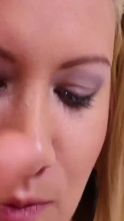 Fingering the MILF pussy