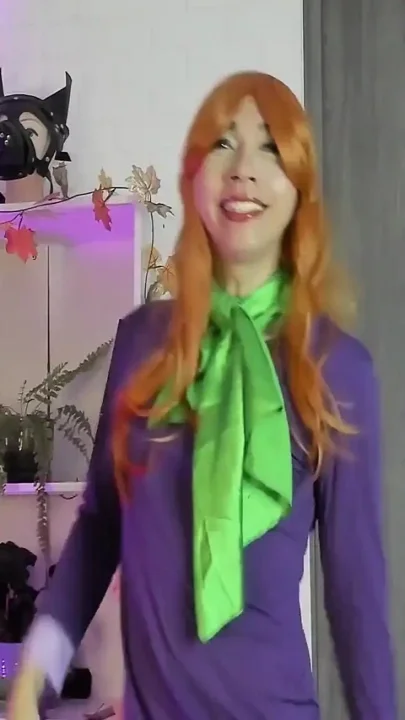 Puv Daphne Cosplay Burping Contest with Scooby