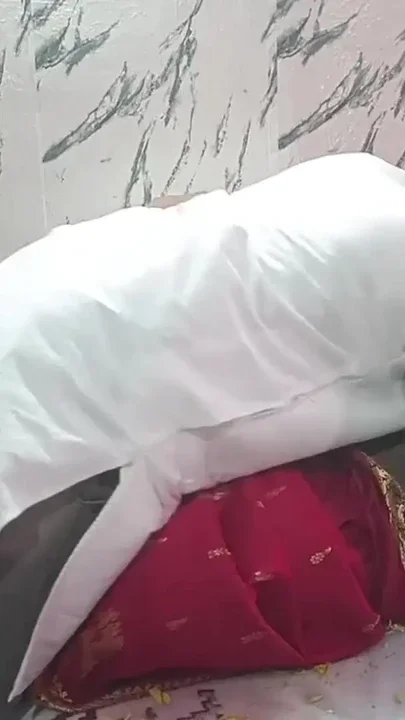 Desi couple's first night video Full hindi audio with loud moaning Clip 1