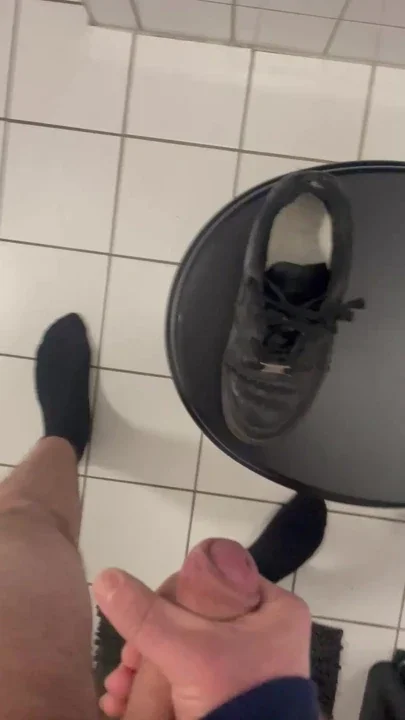 Big Cumshot in Nike