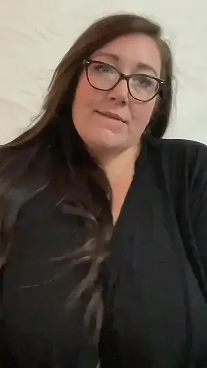 Pretty BBW Brunette Babe Shakes Her Huge Soft Titties