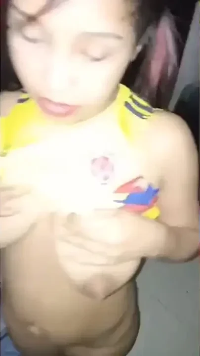 18 year old brunette big saggy tits from New York United States fucking her