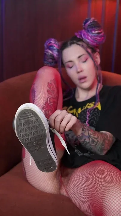 Can sweet feet in stockings be ignored