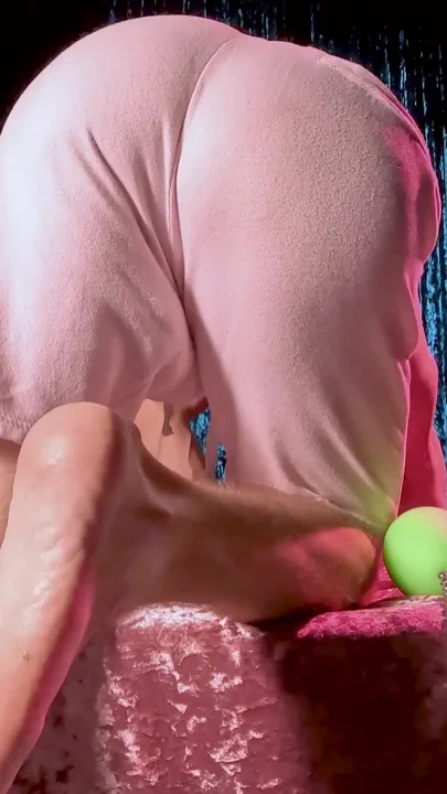 Weight Lifting with My Buttplug