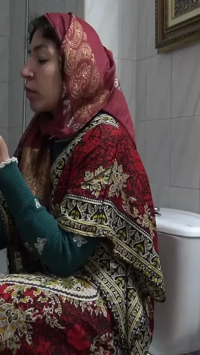 Kurdish Granny Sucks Lets African Immigrant Cum in Her Mature Mouth