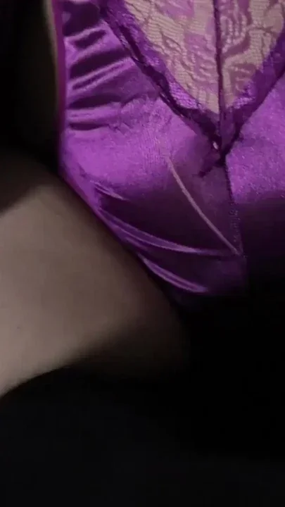 Filipino chicks in order through online applications using sexy purple lingerie