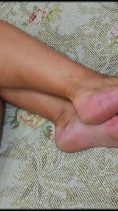 Big-breasted MILF in a denim dress tries foot fetish Clip 2