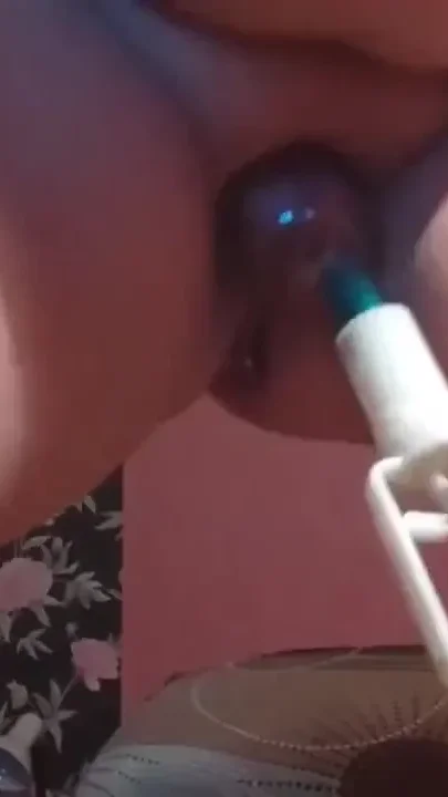 Pussy pumpspeculumglass dildohugo dildo squirt and spread
