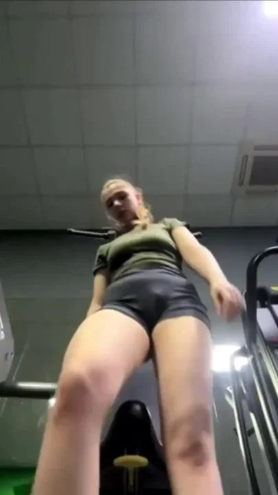 Risky public sex in the gym bathroom Clip 1