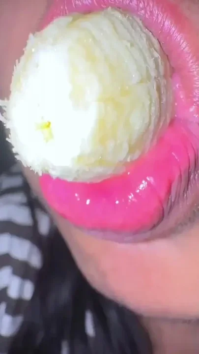 I Put a Banana in My Sensual Mouth While I Was Horny in Morning - This Is My