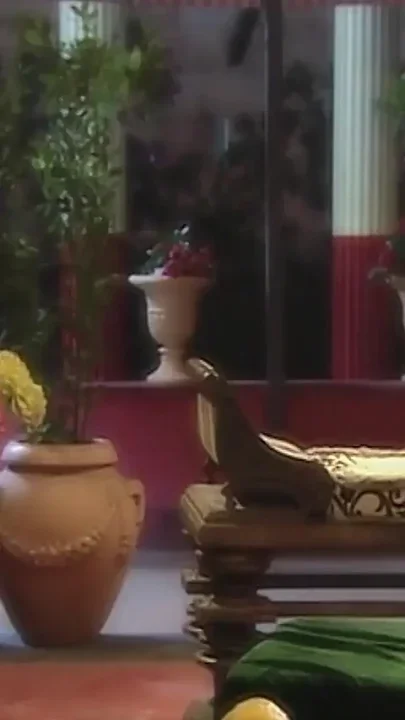 Young Roman matron gets her ass opened by the emperor