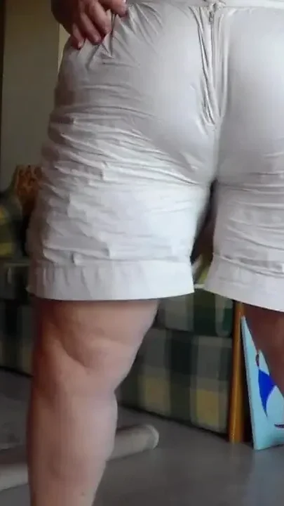 Jen is peeing it all in her shorts