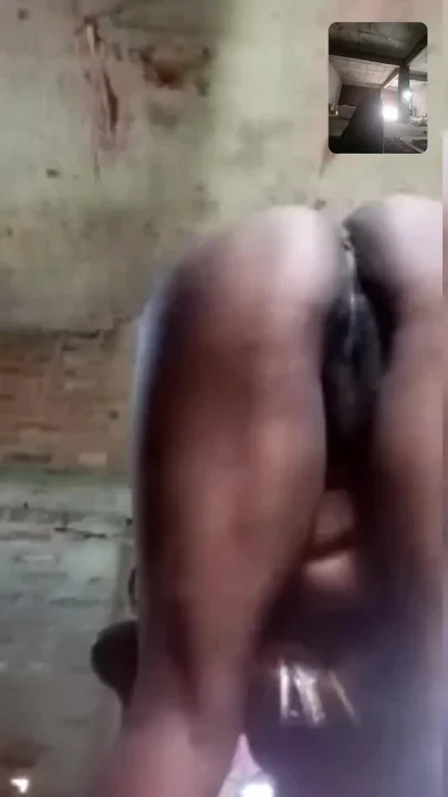 Desi Stepmom ne Apne Bete Ko Video Call pe Gand aur Chut Dilhai Clip 2