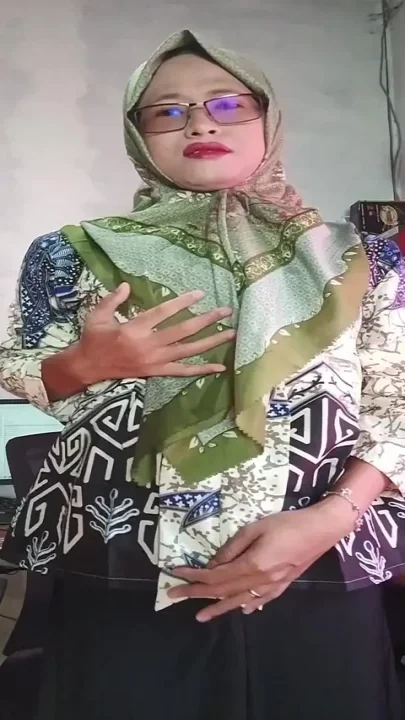 Sexy Hijab Shemale Masturbates Her Hard Dick