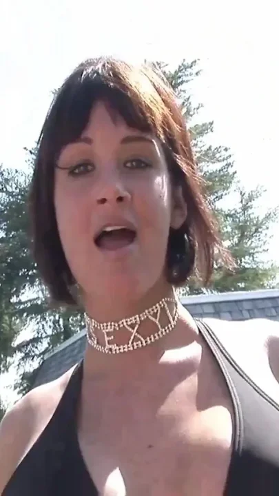 Sexy milf gives perfect blowjob in Pov