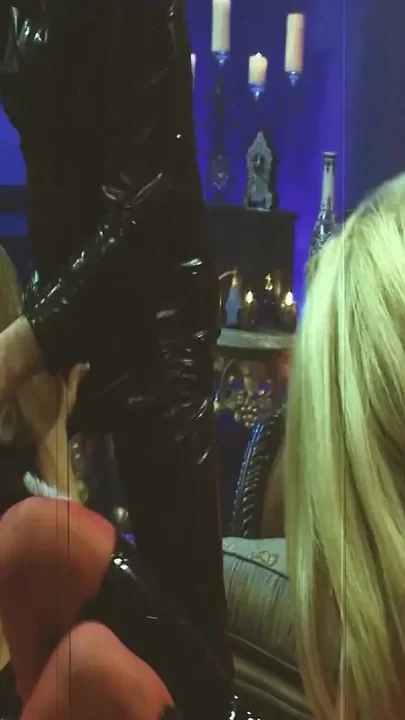 Booty Threesomes Scene-1sexy Blondes with Big Butts in Lingerie Enjoy a