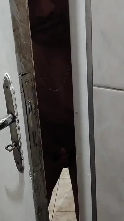 Meia Irmã Se Masturba Seu Irmão Pede Uma Chupada Troca Do Segredo
