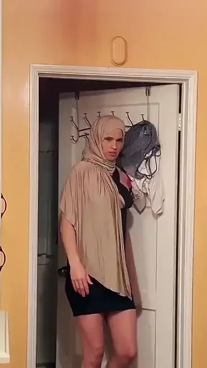 Conservative Stepaunt Eats Some Booty and Begs for Creampie