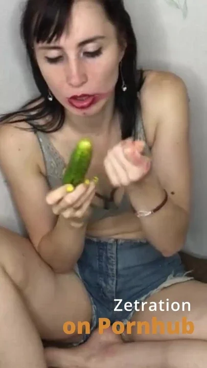 While my husband is on a business trip I'm playing with a cucumber Zetration