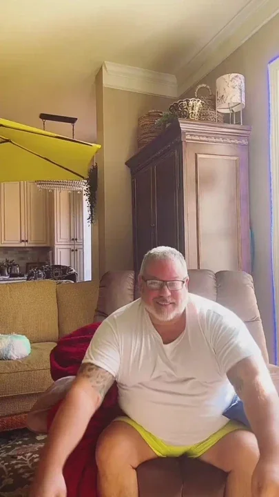 FAT GAY GRANDPA DANCING BEAR BIG BELLY SO CUTE