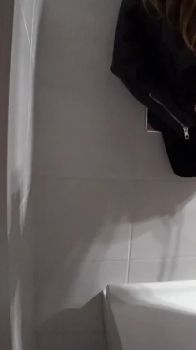 Fucking a stranger in a shopping mall toilet Clip 1