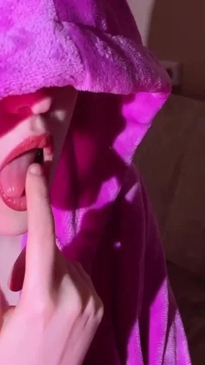 City shy beauty sucked off a guy from the countryside