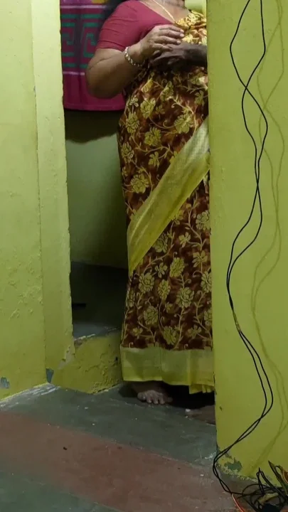 The House Owner Aunty Had Come to Collect Rent I Engaged in Sexual Play with Her