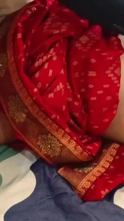 Hot indian aunty Sunisha wearing Red saree fucked Hard By His boyfriend sukant