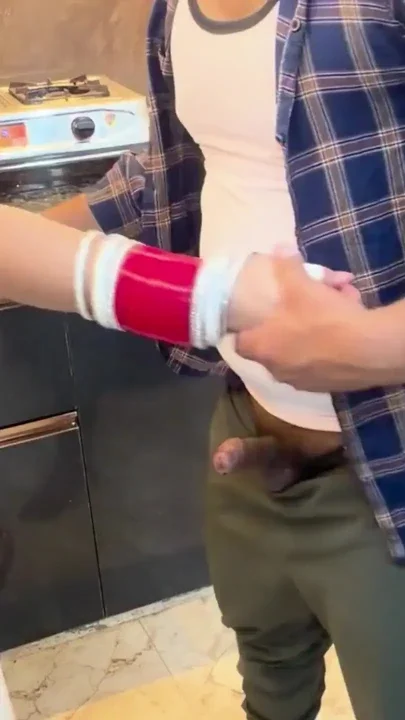 Bra Seller Ki Aagyi Mauj jab dekha Usne Alisha Bhabhi Ko Bra Try Krte Hue Clip 1