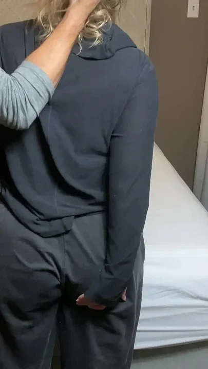 Sexy Blonde cheats in hotel