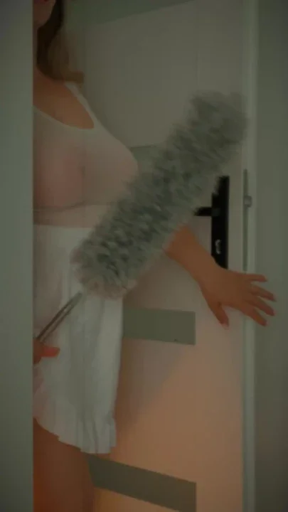 RETRO MILF came to clean the room those breasts are beautiful