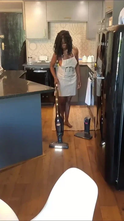 The Apron Affair- Sexy MILF Gets Her Pussy Tasting Like Cheesecake
