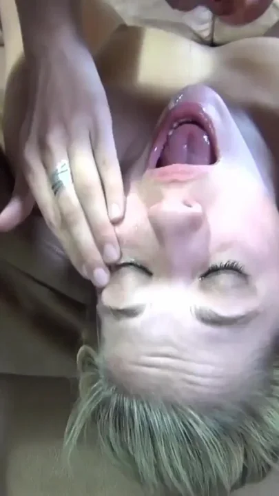 Lia Lor facefuck session