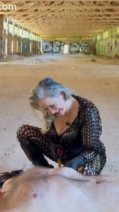 Empressbella Invades Urethra Slave in Chastity