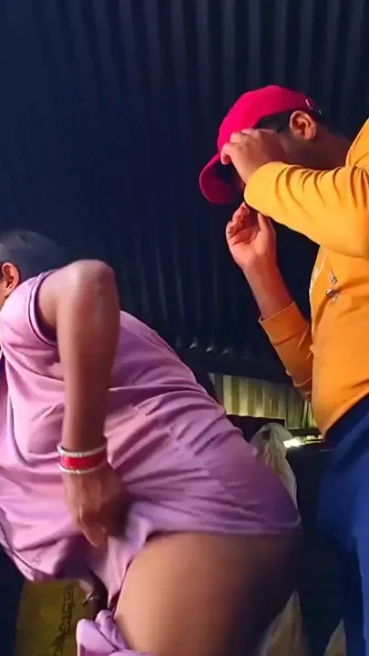 Pahli bar jija aur sali Apne purane ghar mein pyar karne ka prayas kar rahe