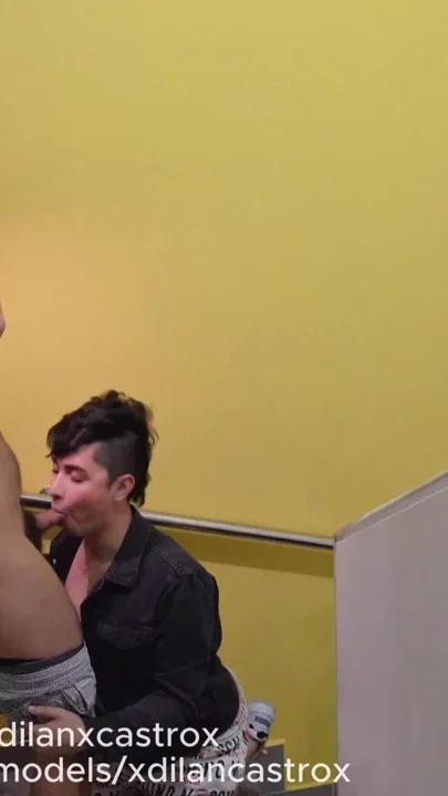 WE GIVE EACH OTHER ORAL PLEASURE I SUCK THIS TWINK'S DICK DICK Clip 1