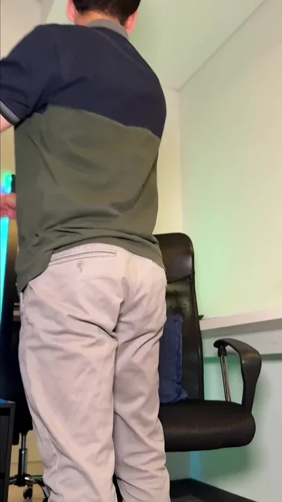 Sexy Muscle Stud Gets Horny and Strokes His Cock