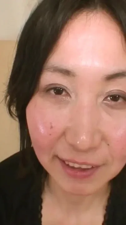 Skinny Japanese cougar submits to cock