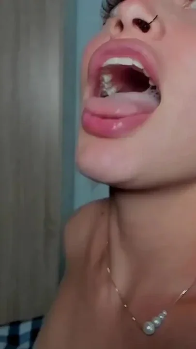 My stepsister was lying down without panties I hit her in the ass and I came in