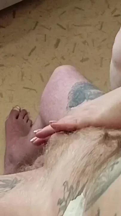 Stepmom Came and Jerked off and Sucked My Dick