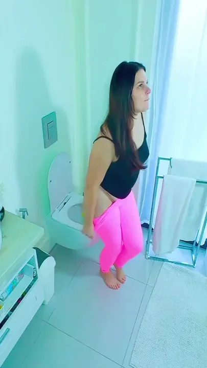 Hot Amateur Lexi Toni Masturbating and Pissing in the Toilet