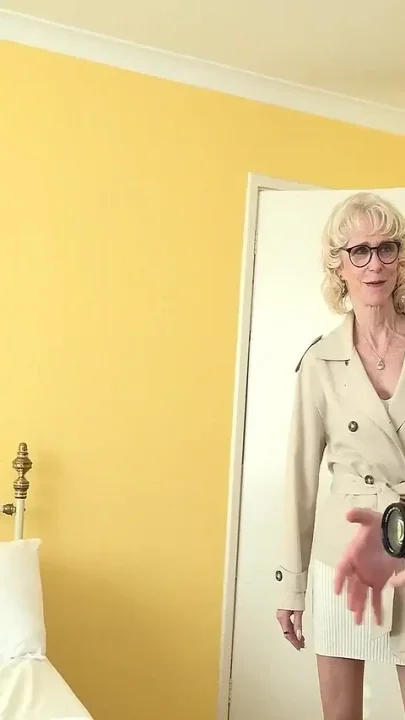 AuntJudysXXX - Skinny Mature GILF Dee Lite Seduces the Photographer