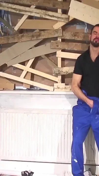 Alphamales - Two virile men on a construction site