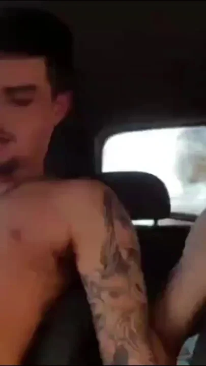 Two heteros making out in the car in downtown SP Clip 3