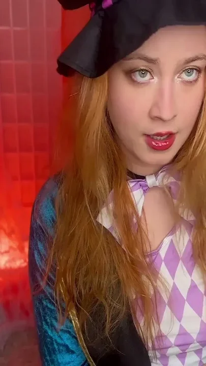 Girl Mad Hatter Got an Interesting Gift for Halloween