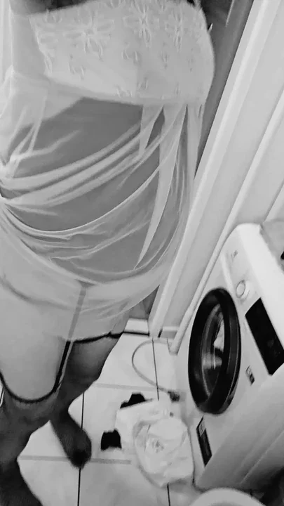 I love to have my ass pushed hard I'm looking for people willing to play