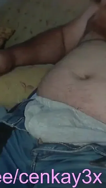 Hairy Horny Bear Cums at the End of the Broadcast